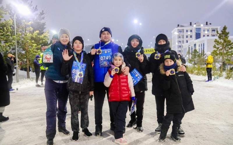 массовый праздничный забег в Астане