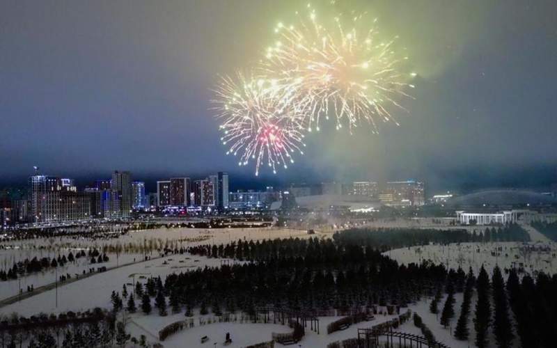 Новогодний салют-2024 в Астане Новогодний салют-2024 в Астане
