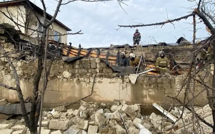 Atyraýda turǵyn úıde gaz jarylyp, 5 adamdy  kúıik shaldy