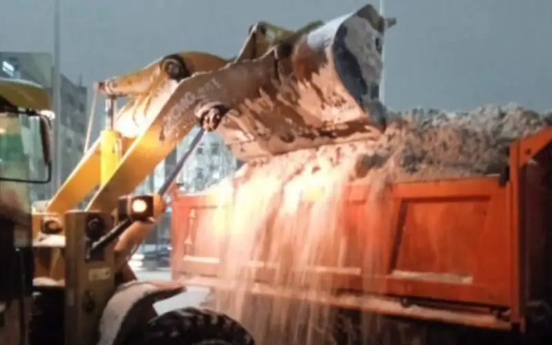 Астанада көшелерді қардан тазартуға 1400-ден астам техника жұмылдырылды