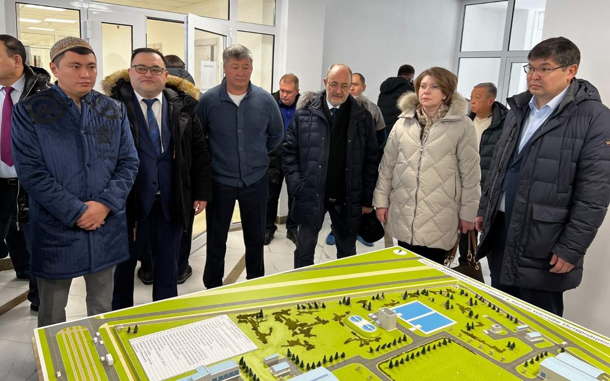 Левый обеспечить. Разворот с прилегающей территории пдд. Поворот с прилегающей территории. Разворот с прилегающей территории пдд. Разворот на перекрестке с прилегающей территорией.