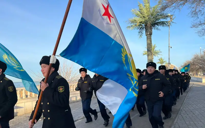 10 shaqyrymǵa júgirdi