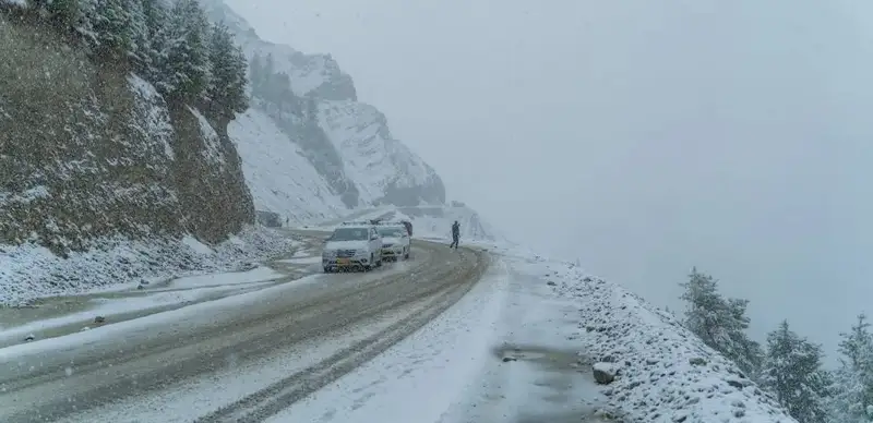 горная дорога зимой 