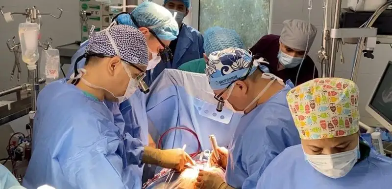 Кардиохирурги спасли жизнь тяжелобольного пациента из Алматы