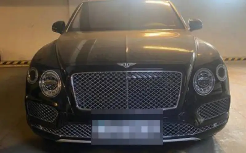 Подаренный Казахстану Bentley продали через аукцион 