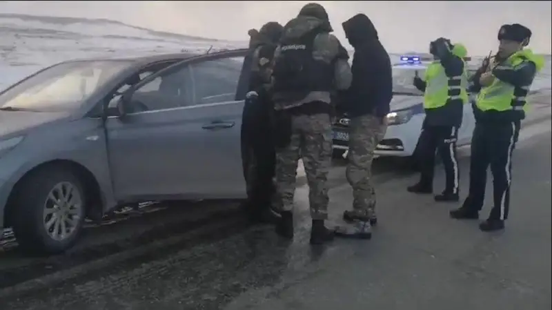 Ақмолада полицейлер есірткі курьерін қолға түсірді