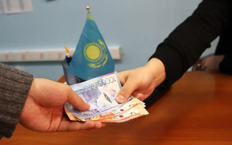 Almaty kommýnaldyq kásipornynyń basshysy para aldy degen kúdikke ilindi
