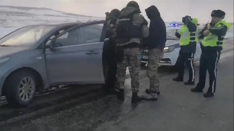 Aqmolada polıtseıler esirtki kýrerin qolǵa túsirdi