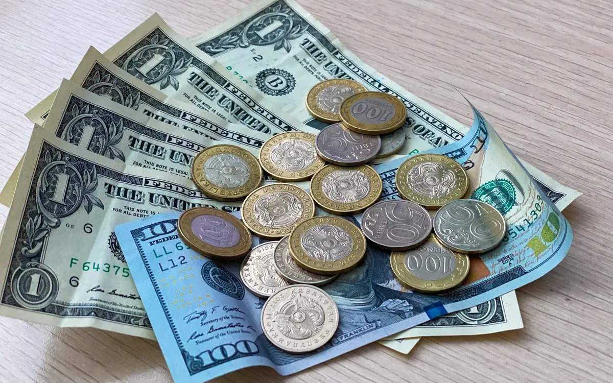 央行公布29日坚戈与主要外币之间的汇率标准