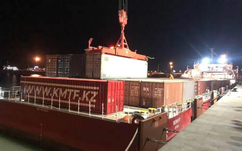 Бакинский международный морской торговый порт принял первый контейнерный поезд