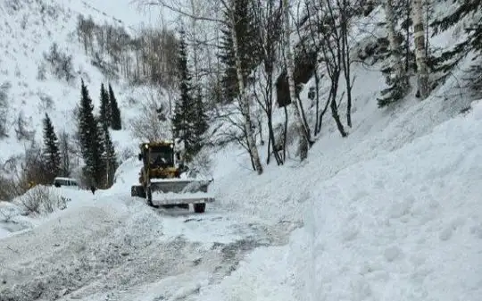 Высокая лавинная опасность сохраняется в ВКО