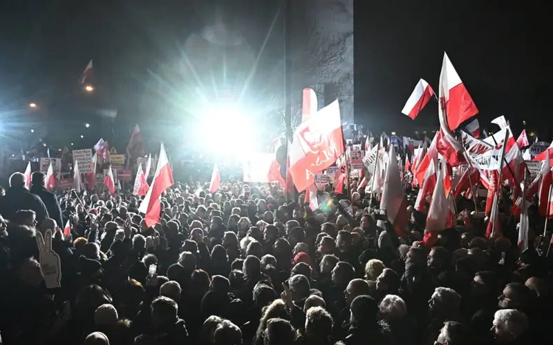 Многотысячная акция оппозиции прошла в Варшаве