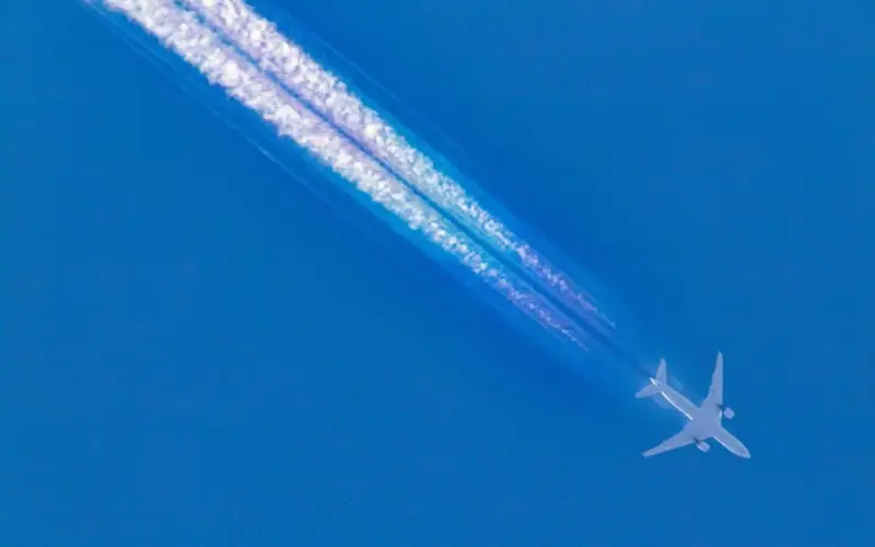 Неправда: «Билл Гейтс распыляет химтрейлы»