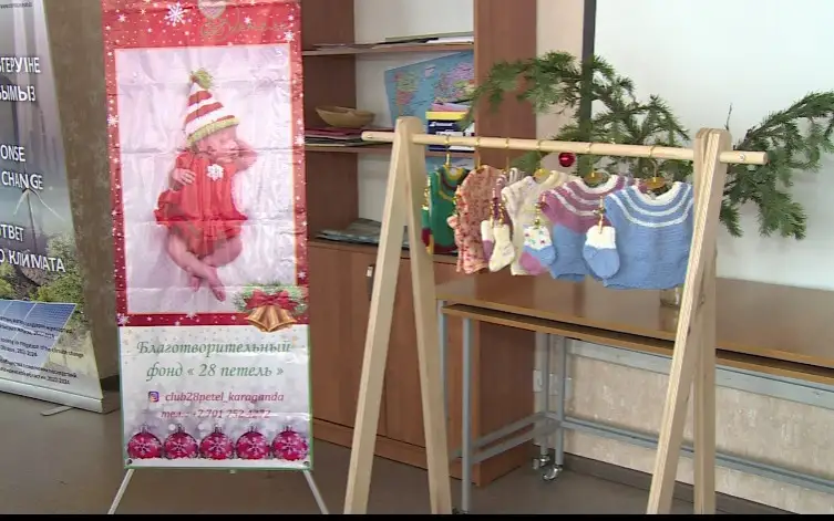 Более 2 тысяч вещей связали для недоношенных детей карагандинские волонтёры
