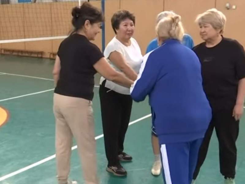 апашки-волейболистки