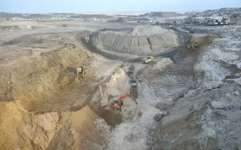 Малогабаритный экскаватор задействовали при поиске на «Майкаинзолото»