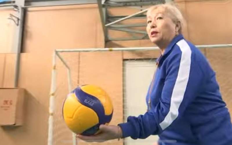 апашки-волейболистки