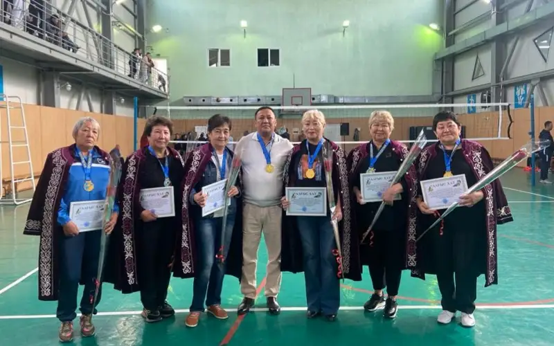 апашки-волейболистки