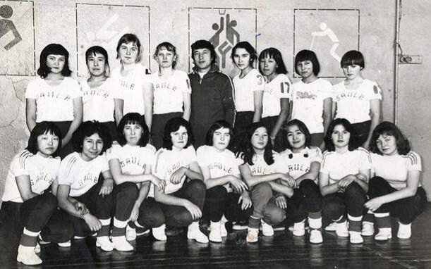 апашки-волейболистки