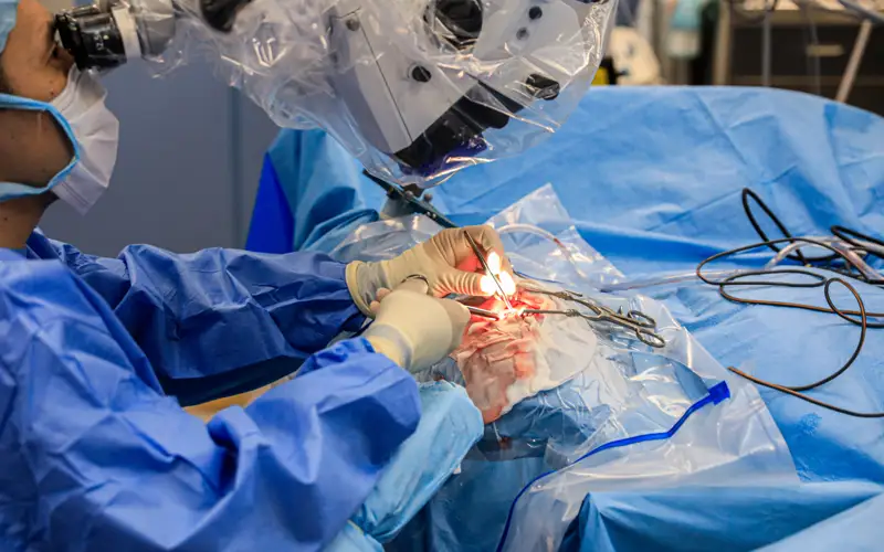 Алматылық дәрігерлер ер адамға бірден үш ота жасап, аяққа тұрғызды