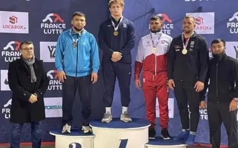 Казахстанские борцы завоевали три медали на Гран-при во Франции