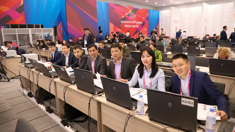 Журналисты