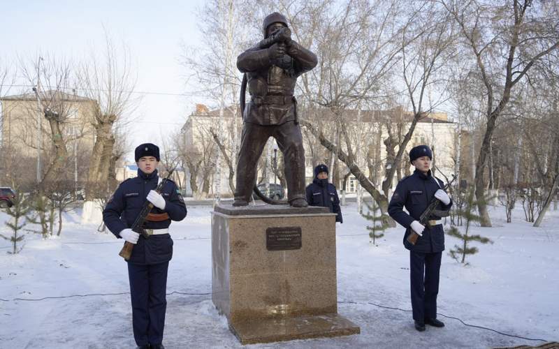 Памятник Аскару Забикулину открыли в Кокшетау