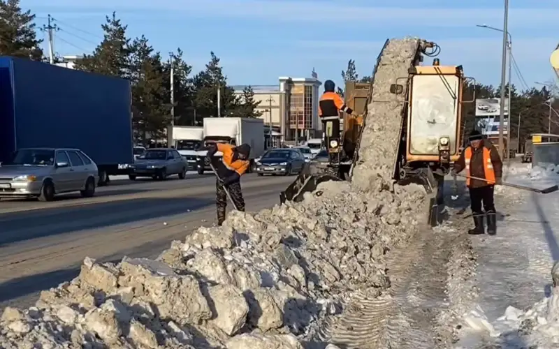 уборка снега в Костанае
