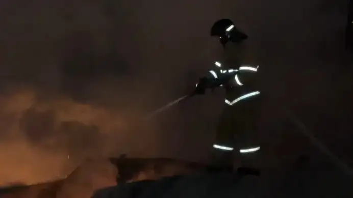 В Алматинской области в Первомайской промышленной зоне произошло загорание склада 