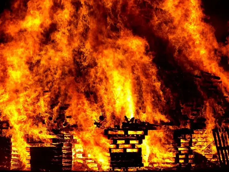 East China building fire kills 39, injures 9