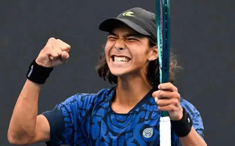 Амир Омарханов