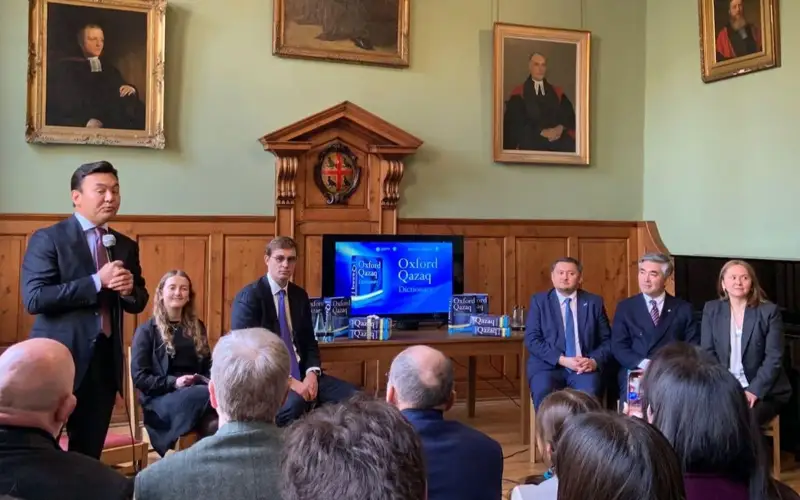 Казахский язык планируют преподавать в Оксфордском университете