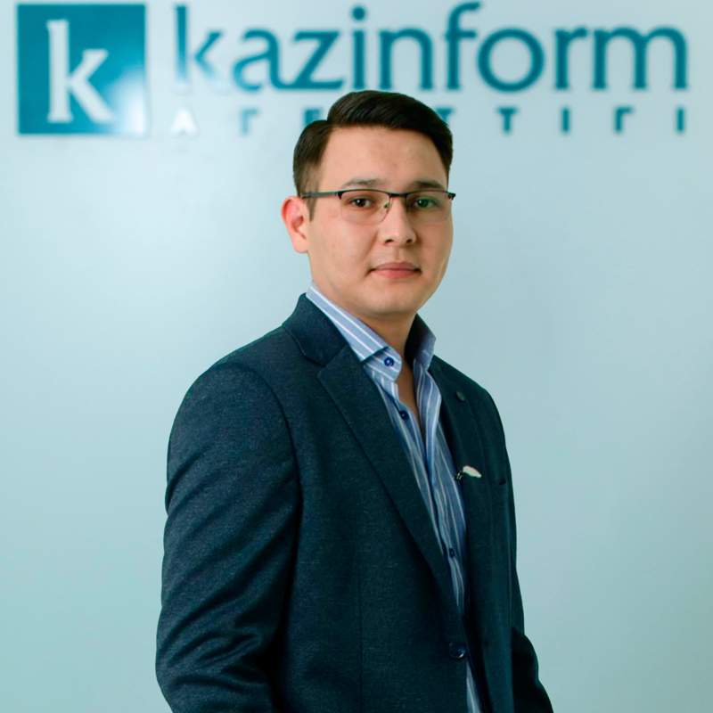 40 жастан асқан қысқа шашты әйелдер бейнеленген порно