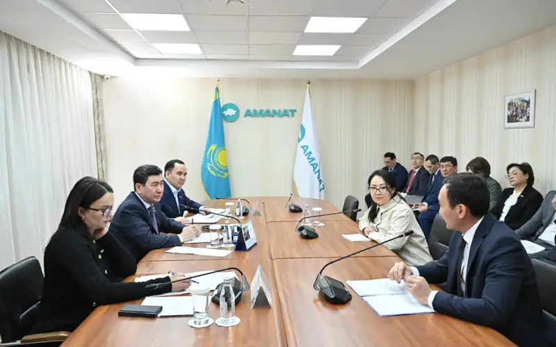 Спикер Мажилиса Ерлан Кошанов провел личный прием граждан в Астане