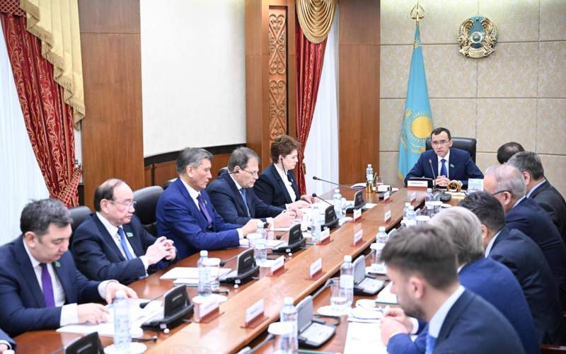 Маулен Ашимбаев