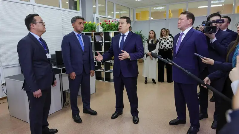 Премьер-министр Республики Казахстан Алихан Смаилов посетил Qostanai IT Hub