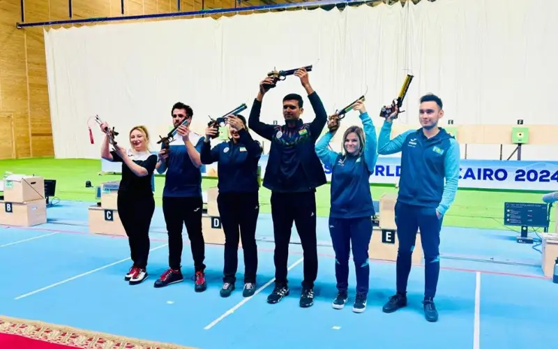 Кубок мира по стрельбе:служащий Вооруженных сил РК Валерий Рахимжан в паре с Ириной Юнусметовой завоевал бронзовую медаль