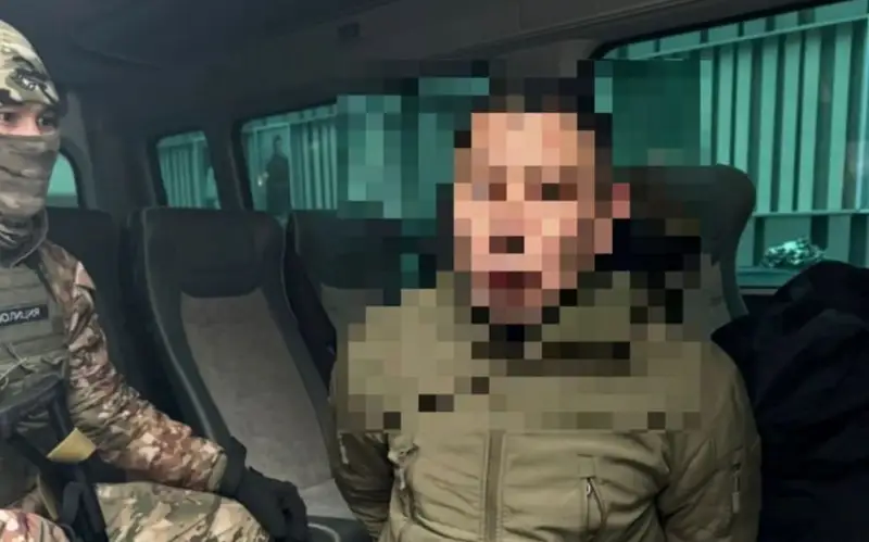 Двух молодых мужчин, которые придушили пожилую женщину и обокрали ее, задержали в Алматинской области