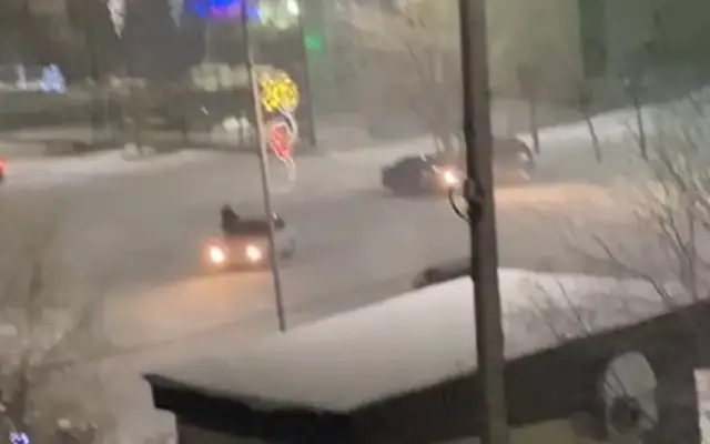 Лихачи устроили дрифт в центре Сатпаева