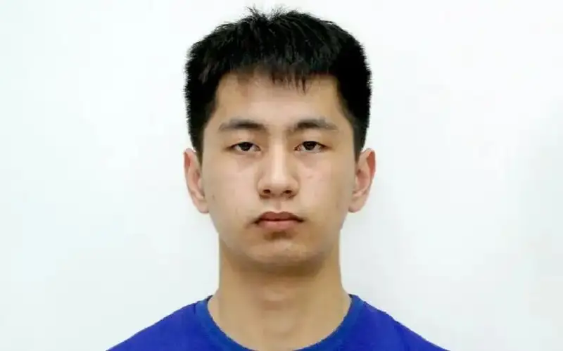 сотрудник компании сотовой связи Kcell