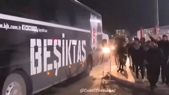 автобусқа шабуыл жасады