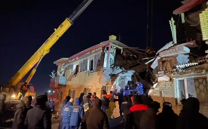 Взрыв газа в Карагандинской области: из-под завалов извлекли тела двух человек