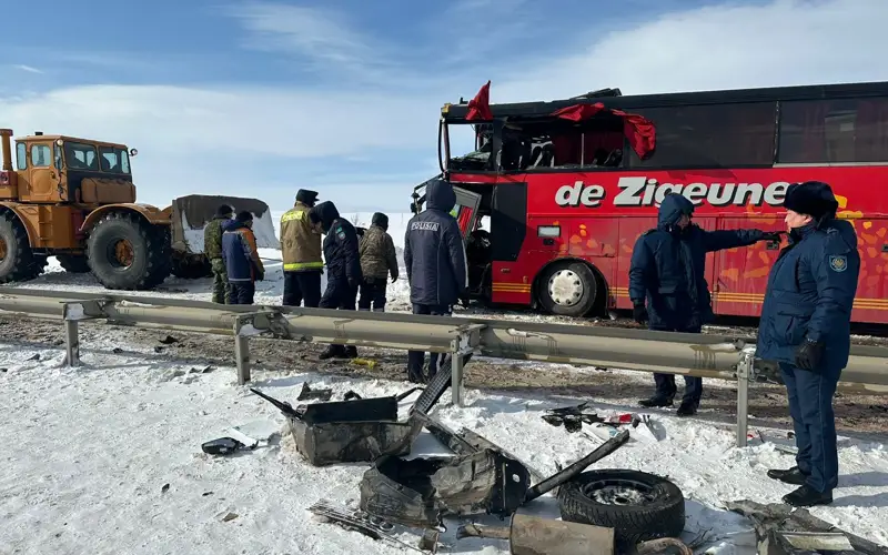 Эвакуацию пострадавших в ДТП людей организовали на трассе в Жамбылской области