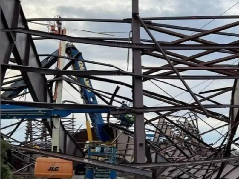 3 killed, 9 injured in hangar collapse at U.S. airport