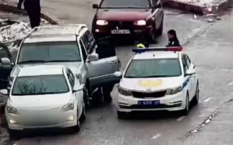 Водителя авто с долгами на 27 миллионов тенге выявили в Шымкенте