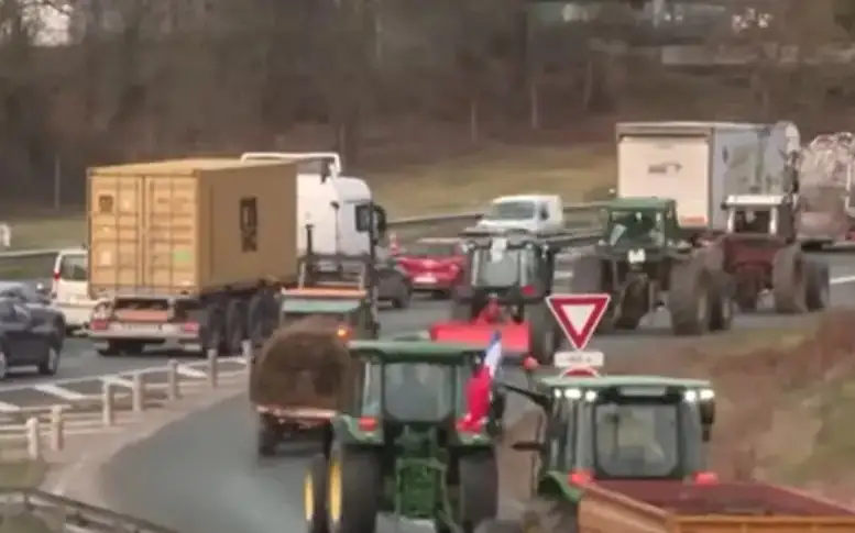 ЕО көшбасшыларының саммиті өтетін Брюссельге тракторлар колоннасы кірді 