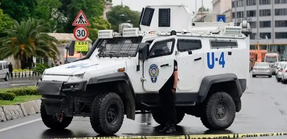 Неизвестный мужчина захватил заложников на заводе в турецком Коджаэли