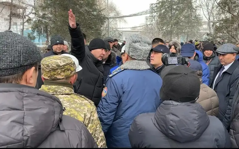 Қырғызстан президенті Бішкекте жарылыс болған жылу электр орталығына барды