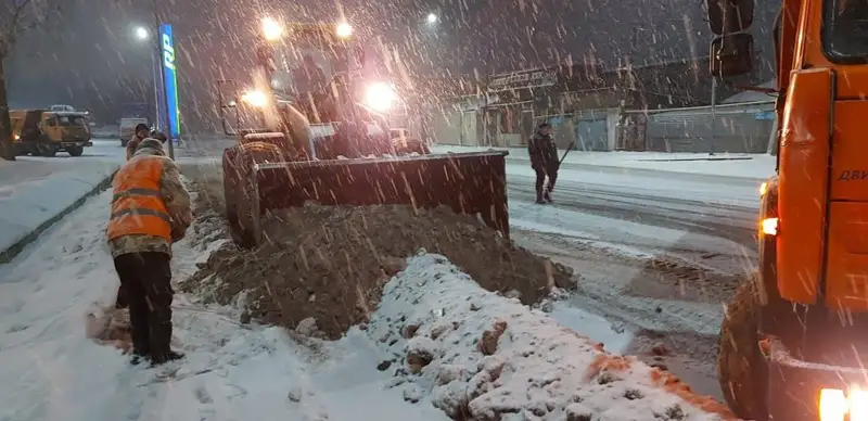 Уборка снега в Алматы