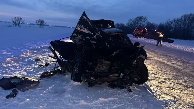 Грузовик и легковушка столкнулись в СКО, погиб мужчина